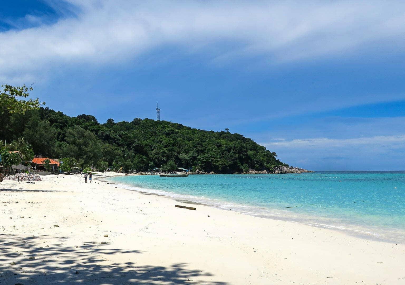Pattaya Beach es una de las playas más hermosas de Tailandia y se extiende por 1.5 km junto al mar.