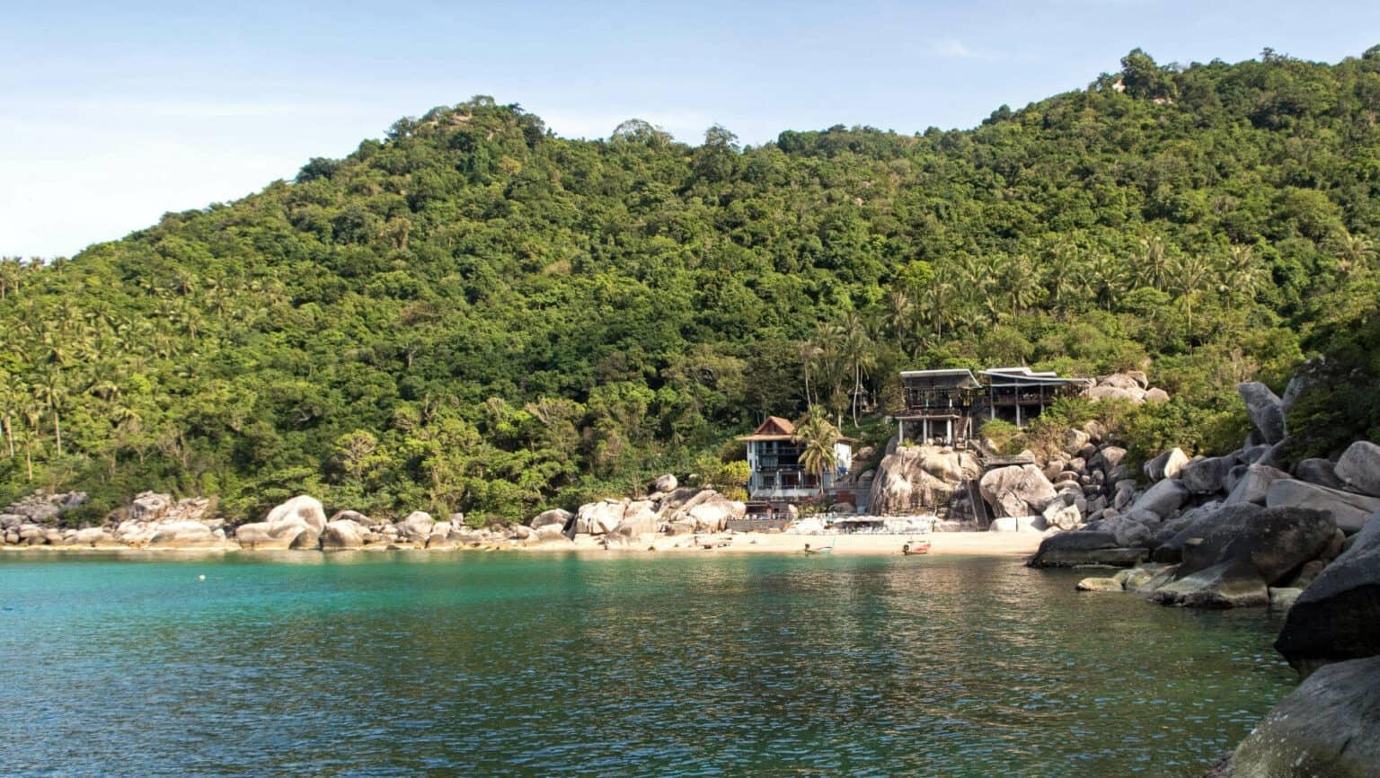 La isla Koh Tao en Tailandia tiene muchas playas hermosas y lugares junto al mar.