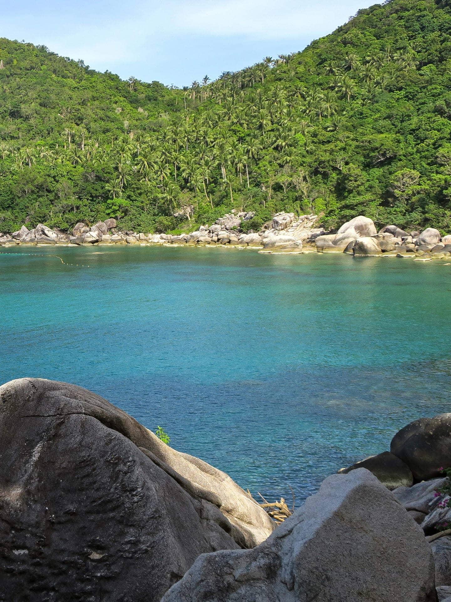En Mango Bay en la isla Koh Tao en Tailandia se puede bucear y hacer snorkel maravillosamente en el mar.