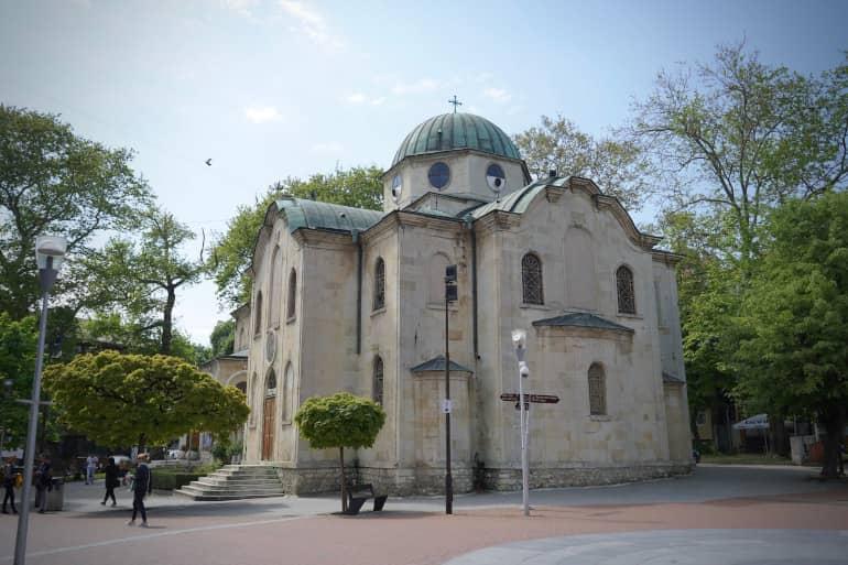 Una catedral en la hermosa ciudad de Varna, Bulgaria.