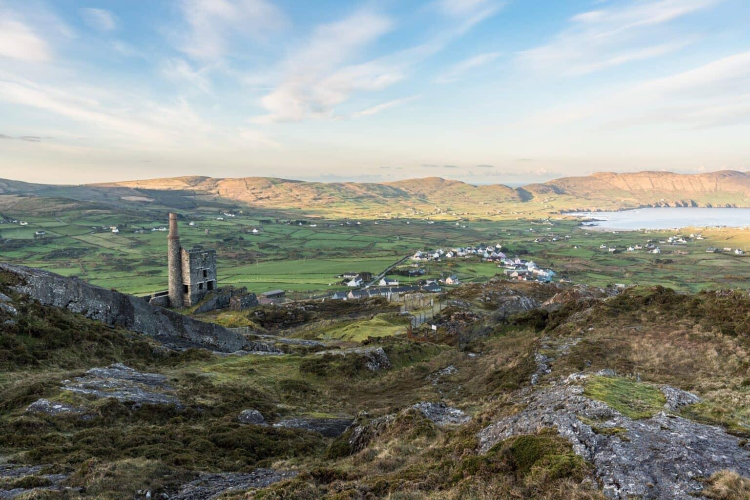 La vista sobre la península de Beara con las minas de Allihies