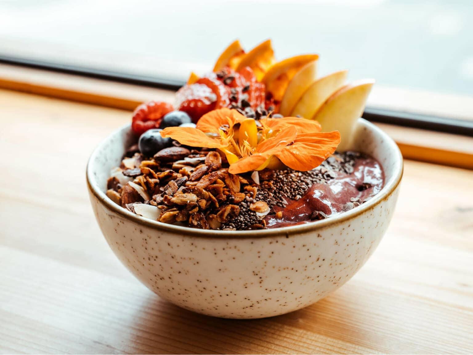 Los Açaí Bowls en el Little Fern en Barcelona son no solo hermosos, sino que también saben deliciosos.