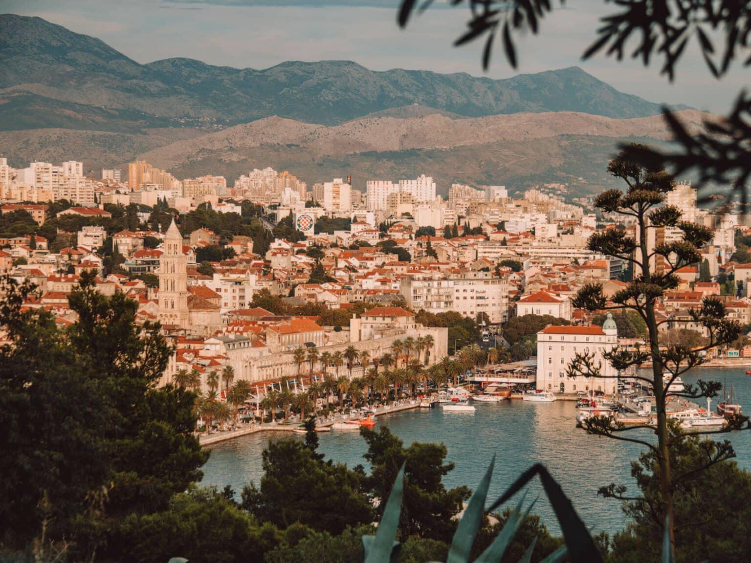 Desde el Marjan se tiene una hermosa vista sobre la ciudad costera croata de Split.
