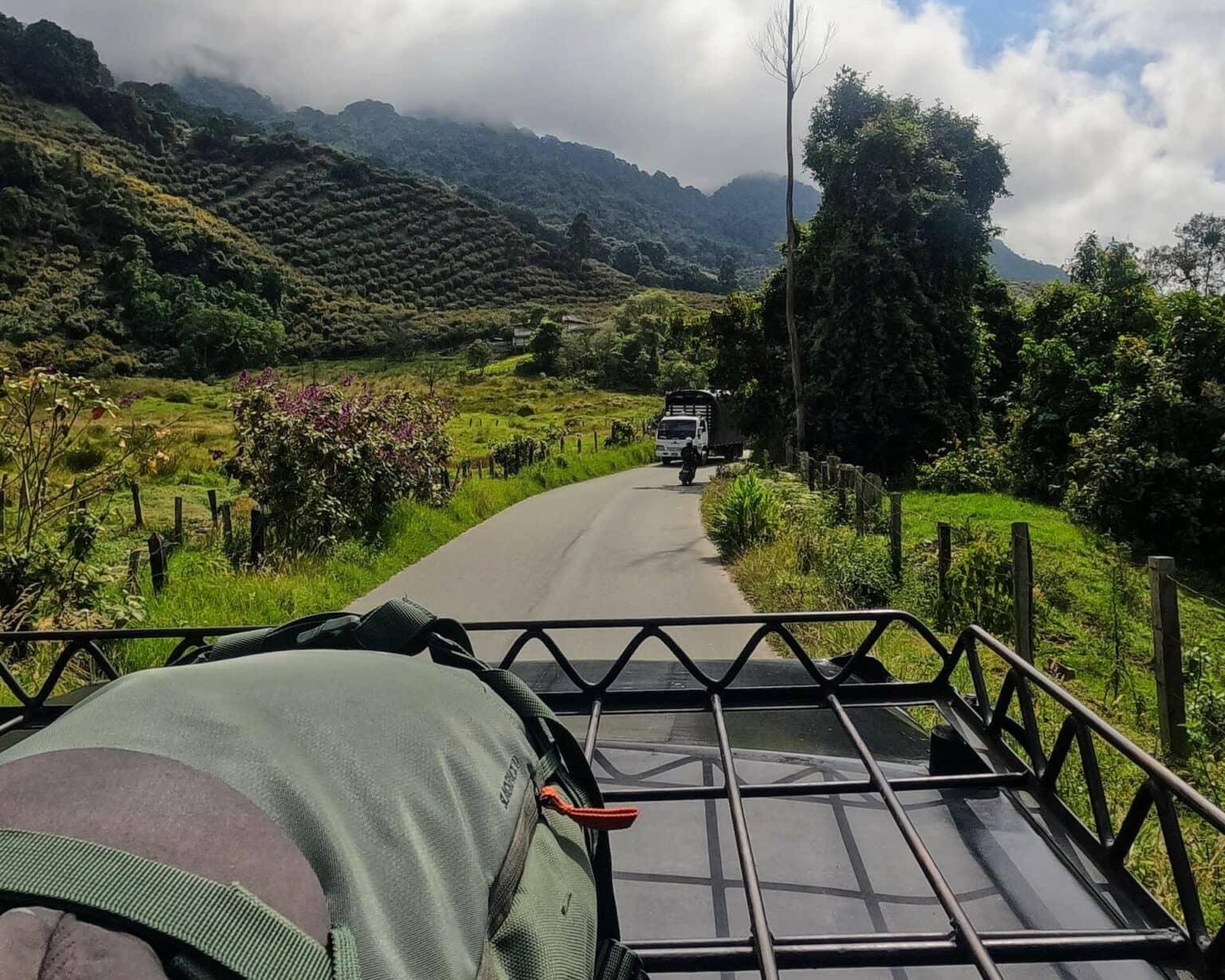 Con el coche por la montaña - se viaja más ligero con equipaje de mano