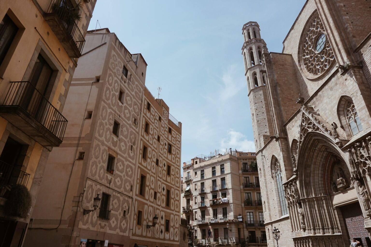 Right, the facade of Santa Maria del Mar surrounded by multi-story residential buildings.