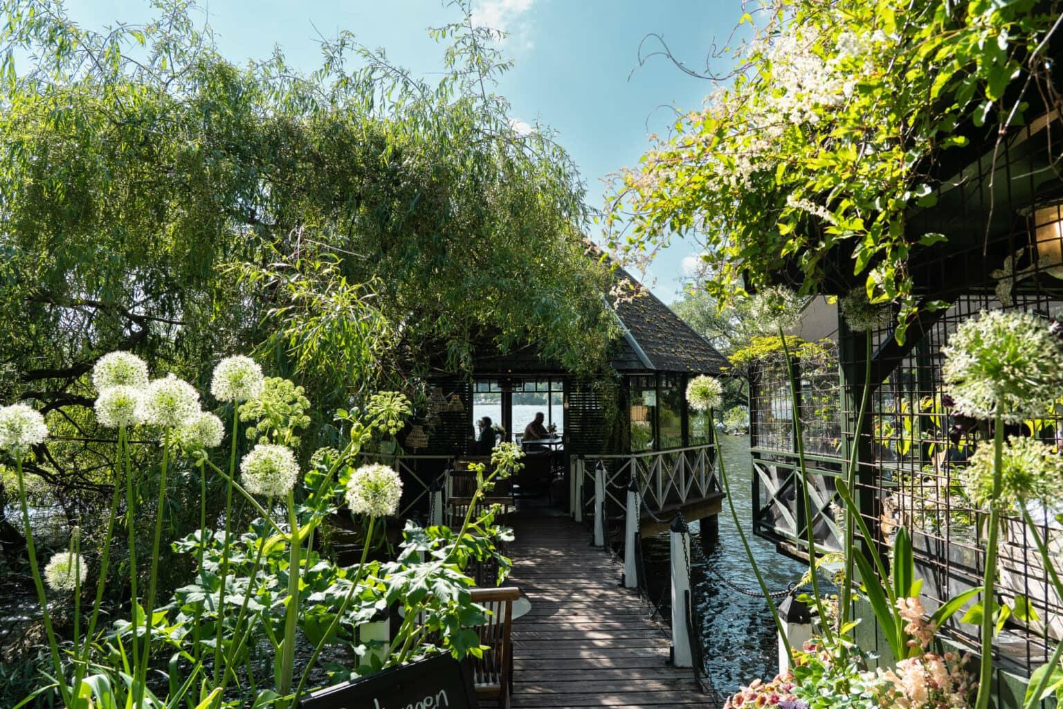 This restaurant by the water is not only cozy but also serves Swedish specialties.