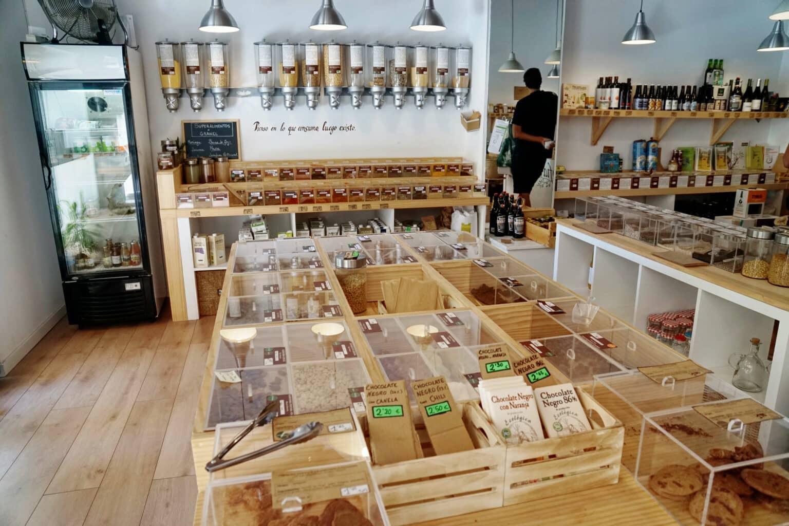Thanks to the zero-waste shop Biosofía, you can shop sustainably even while traveling in Valencia.