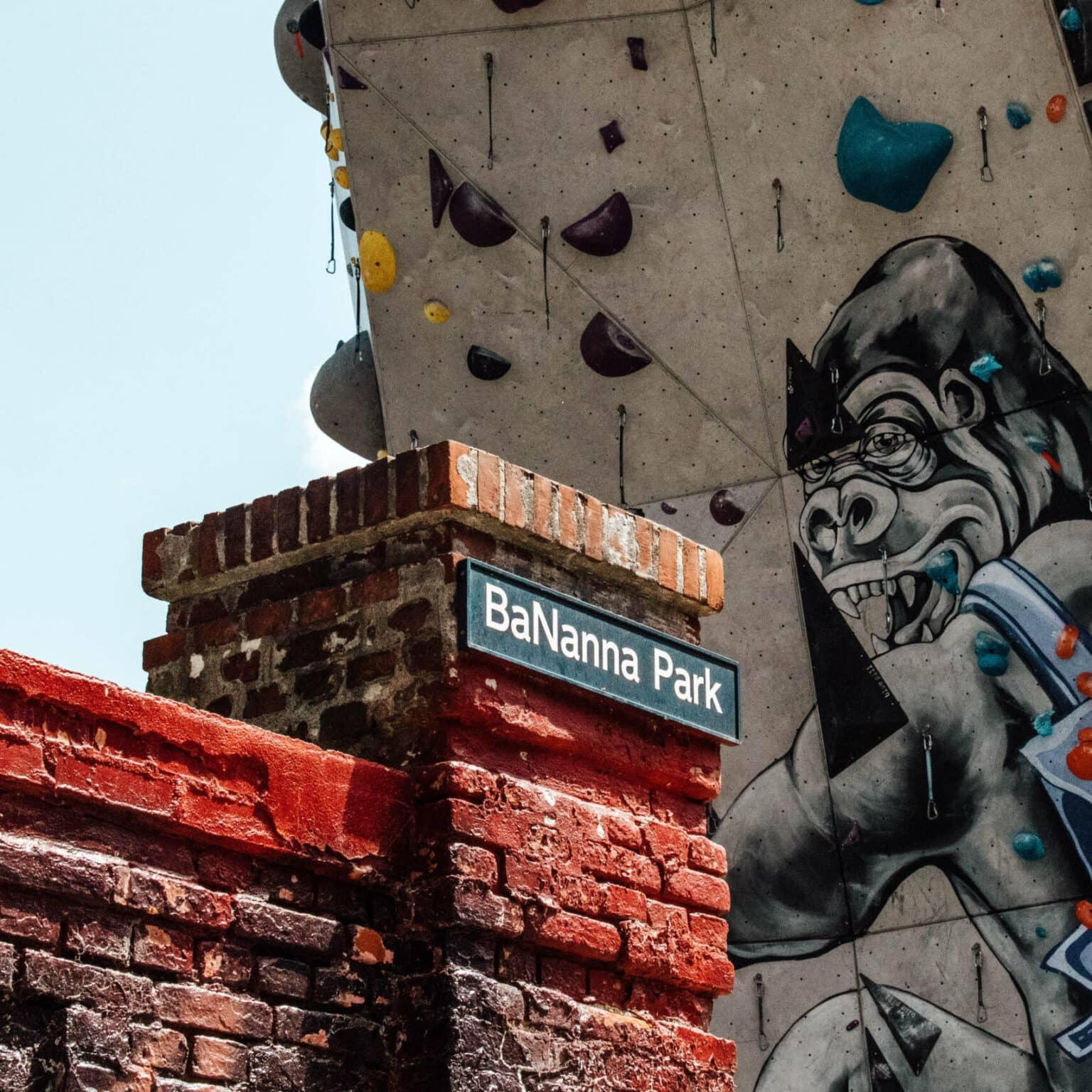 Los jóvenes no pueden dejar de visitar el BaNanna Park durante su viaje a Copenhague, donde les espera una enorme pared de escalada y un parque de skate.