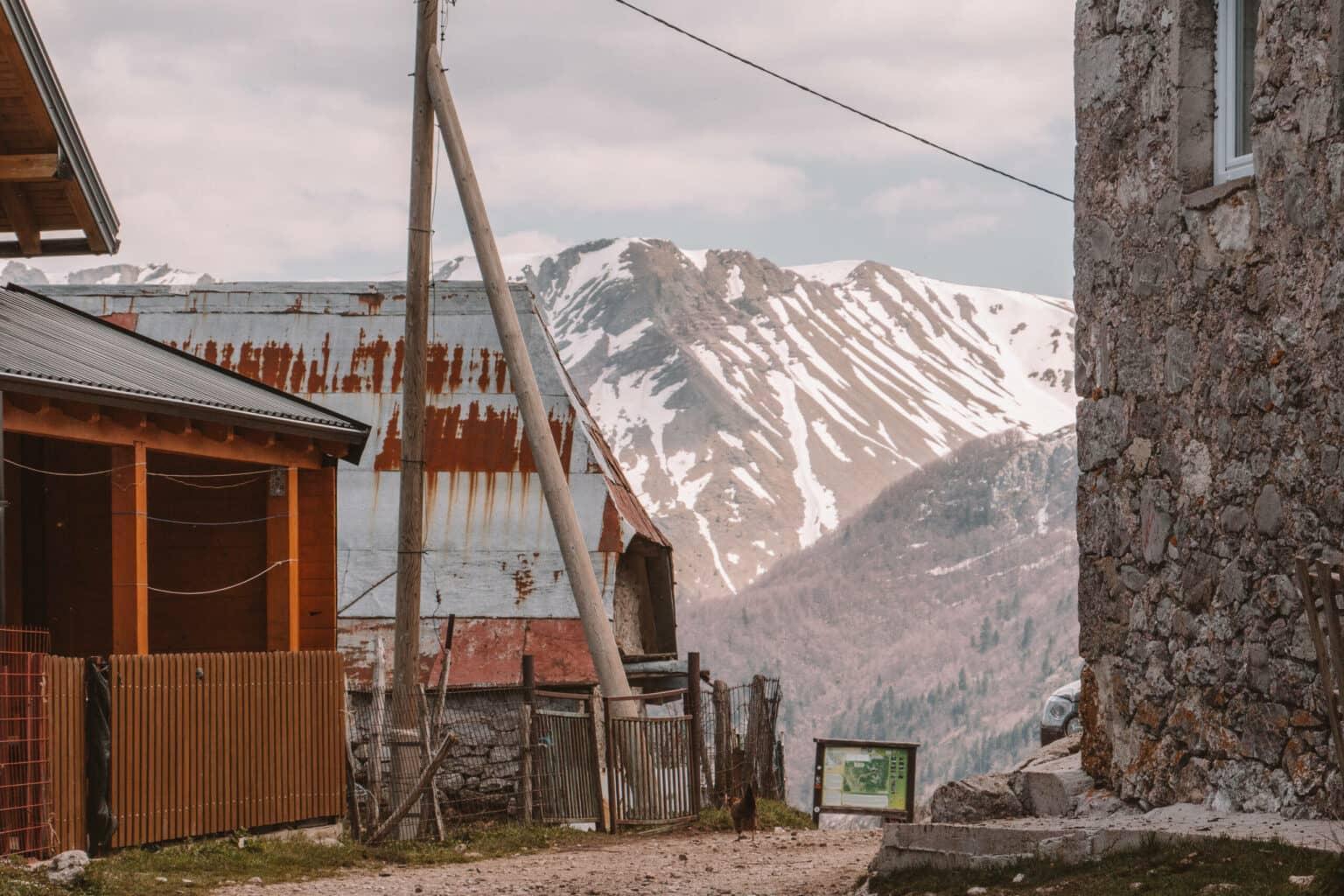 En el pueblo Lukomir en Bosnia, se puede ver directamente el cañón de Rakitnica.