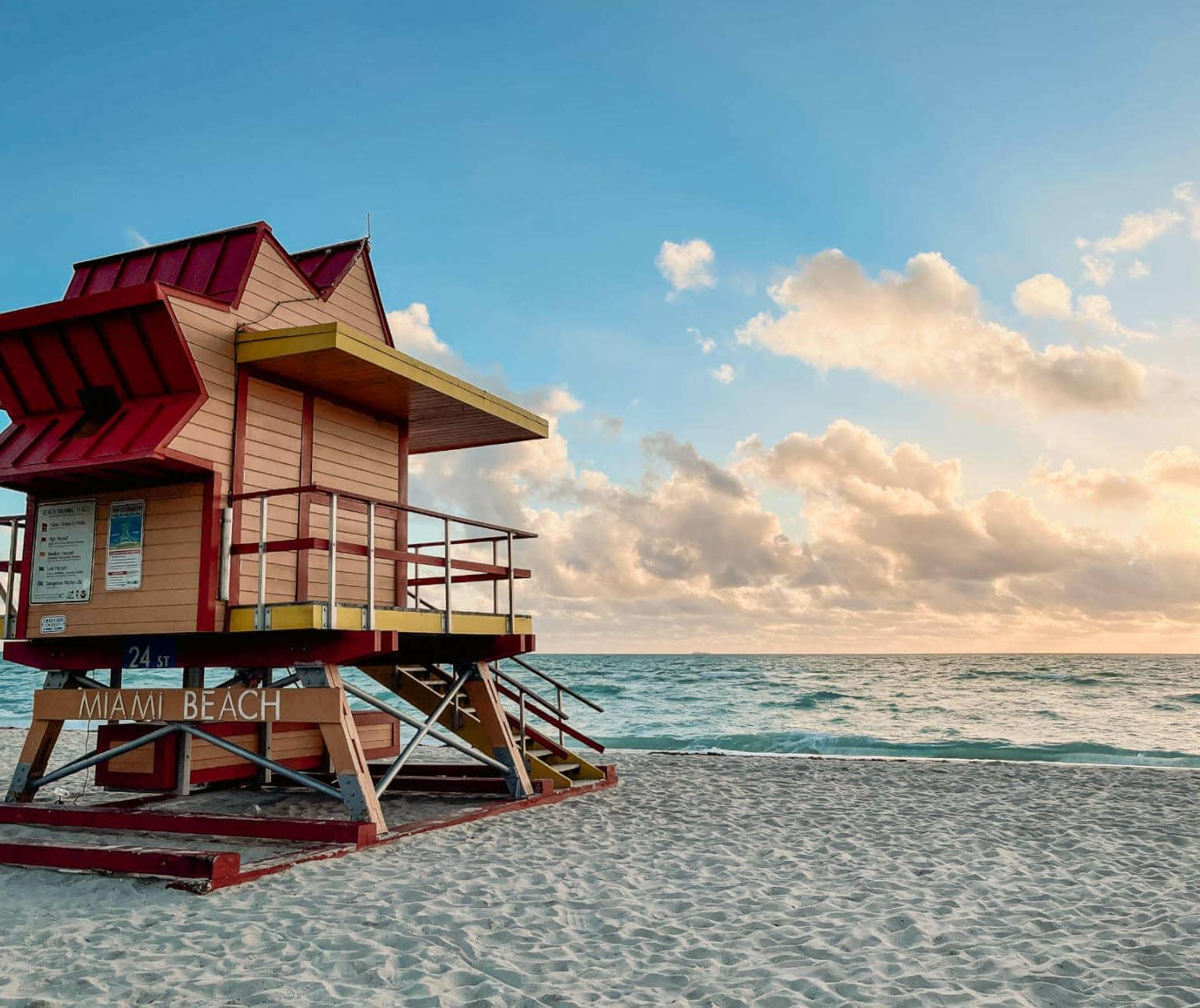 Los coloridos 'Lifeguard Stands' son un atractivo por sí mismos en Miami Beach.