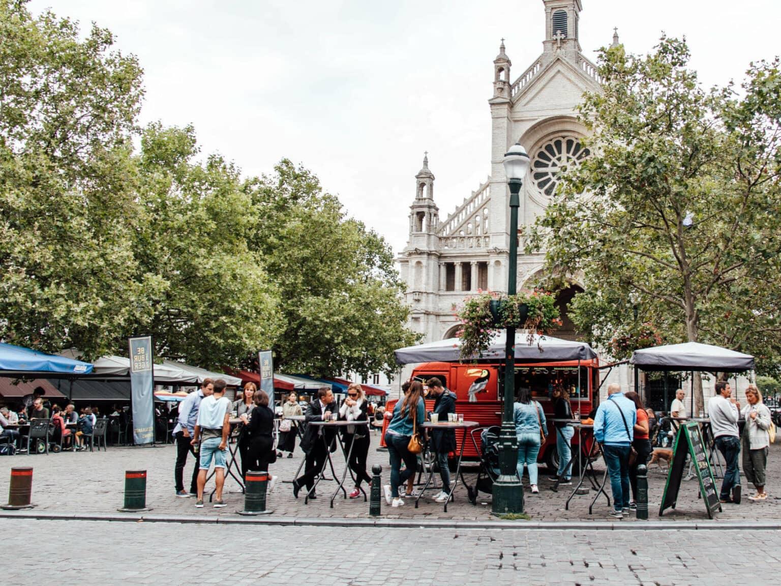 Quick and cheap eats between shopping and sightseeing? The pop-up bars offer a great alternative to traditional restaurants.