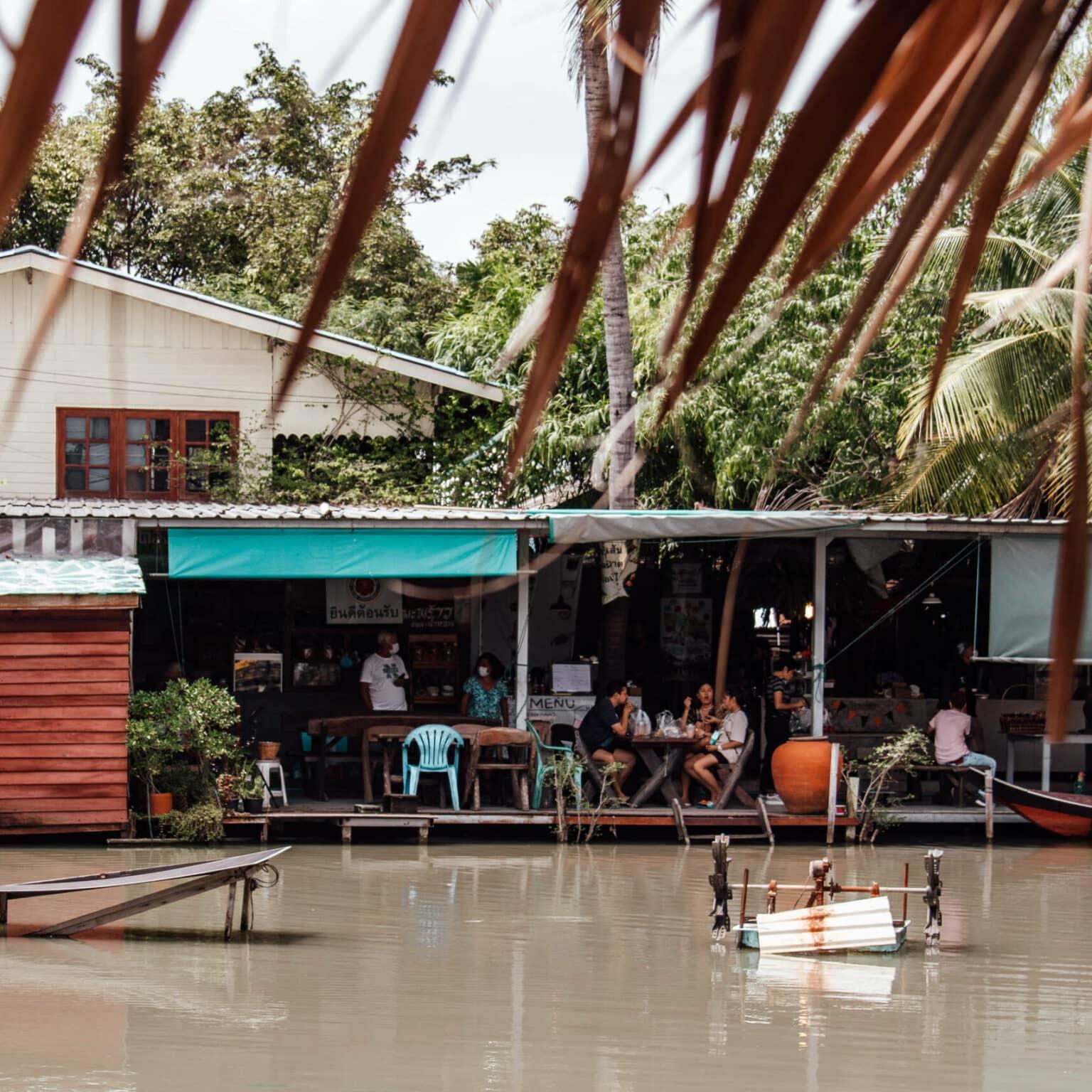 The Bang Nam Phueng floating market surrounded by water.
