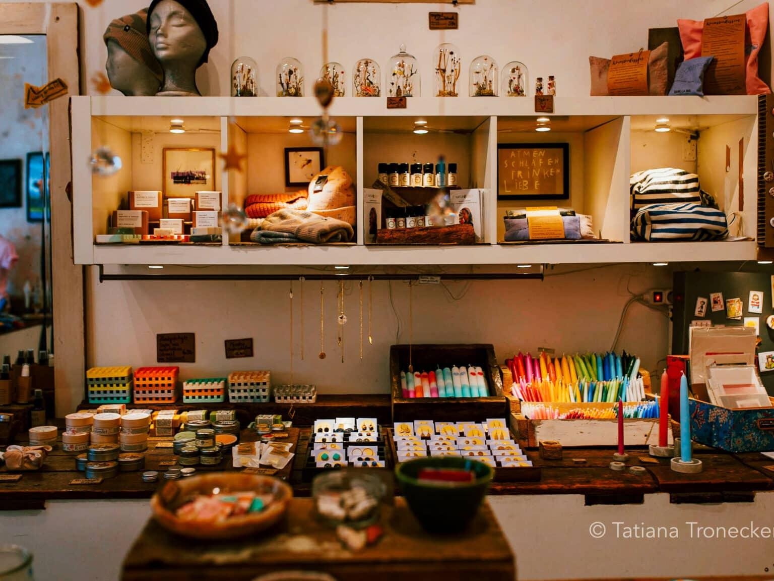 Colorful souvenirs from the art kiosk in St. Pauli in Hamburg.