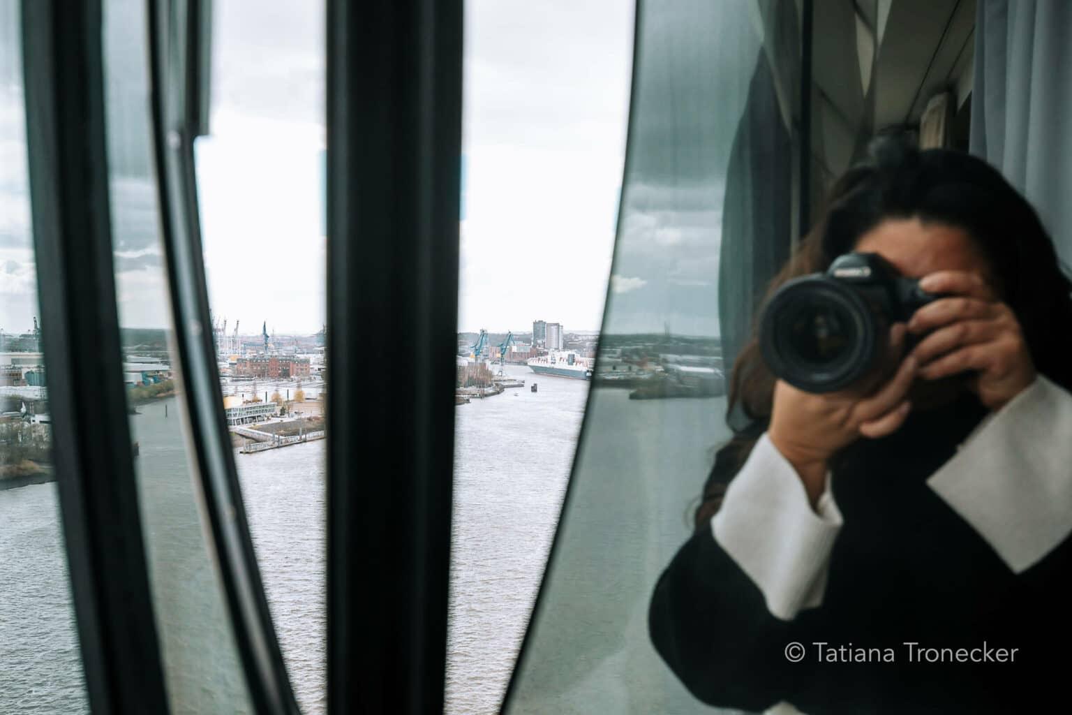 Blogger Tatiana photographing the Hamburg Harbor.