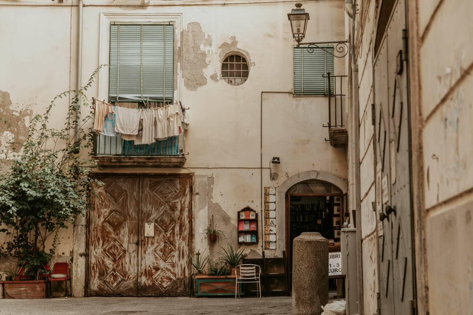 A courtyard with laundry hanging from a balcony.