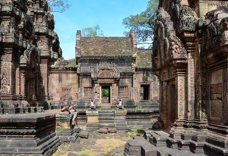 In Kambodia's temple complex Bantey Srei, mythical beings with monkey heads watch over the towers.