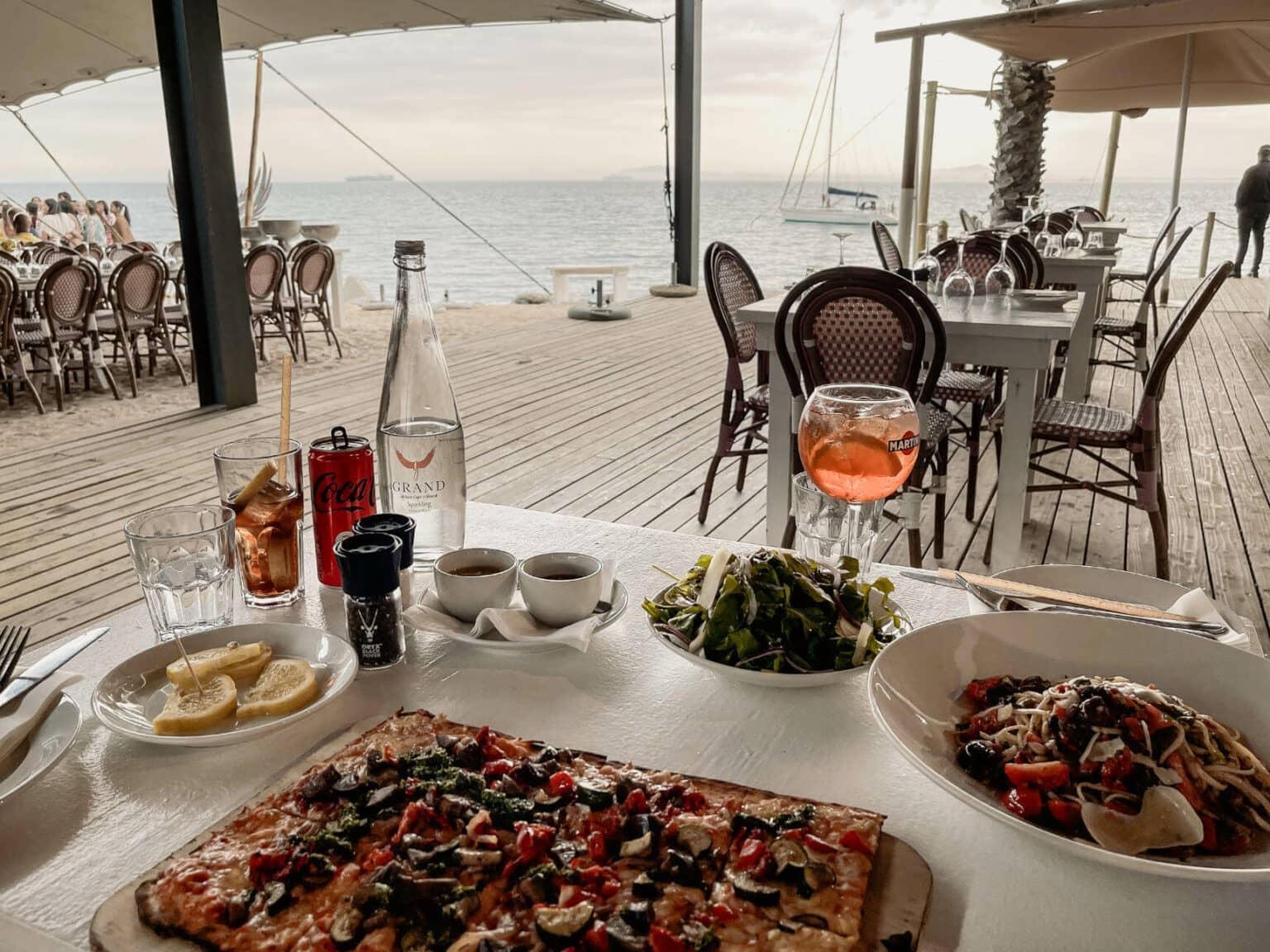 Nuestro consejo para restaurantes con vista al mar en Ciudad del Cabo: el Grand Africa Café.