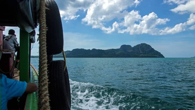 Desde un paseo en barco desde el continente se puede reconocer Koh Mook ya a lo lejos.