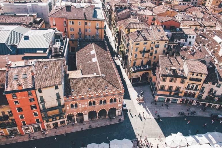 Vista desde el Torre dei Lamberti sobre la Piazza delle Erbe