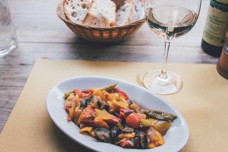 Vino y almuerzo en la Osteria Sottoriva, Verona