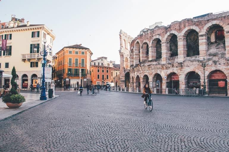 Plaza Bra en Verona por la mañana