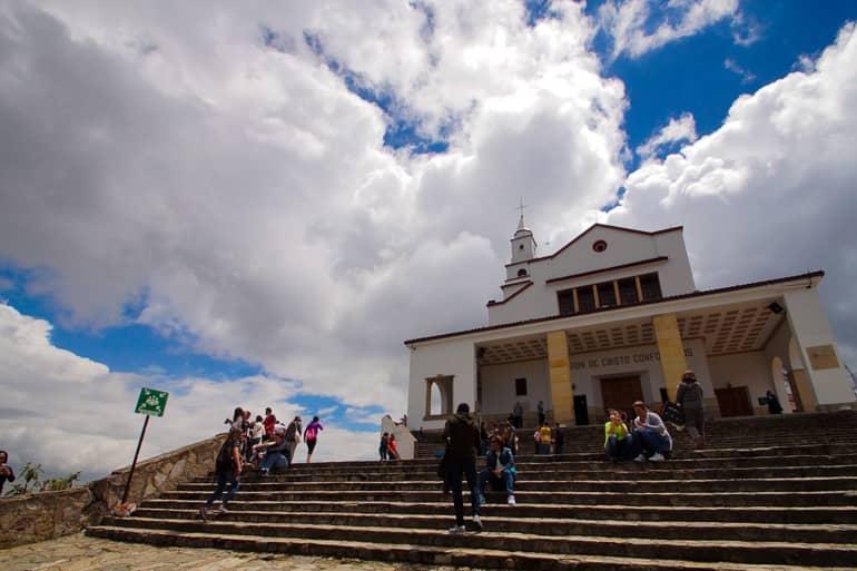 The whitewashed church Cerro de Monserrate in Bogotá, Colombia can be reached by the mountain of the same name and is considered a pilgrimage site.