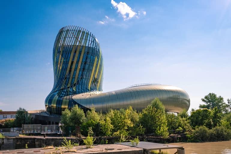 City trip: A modern tower-shaped building and a long one next to it.