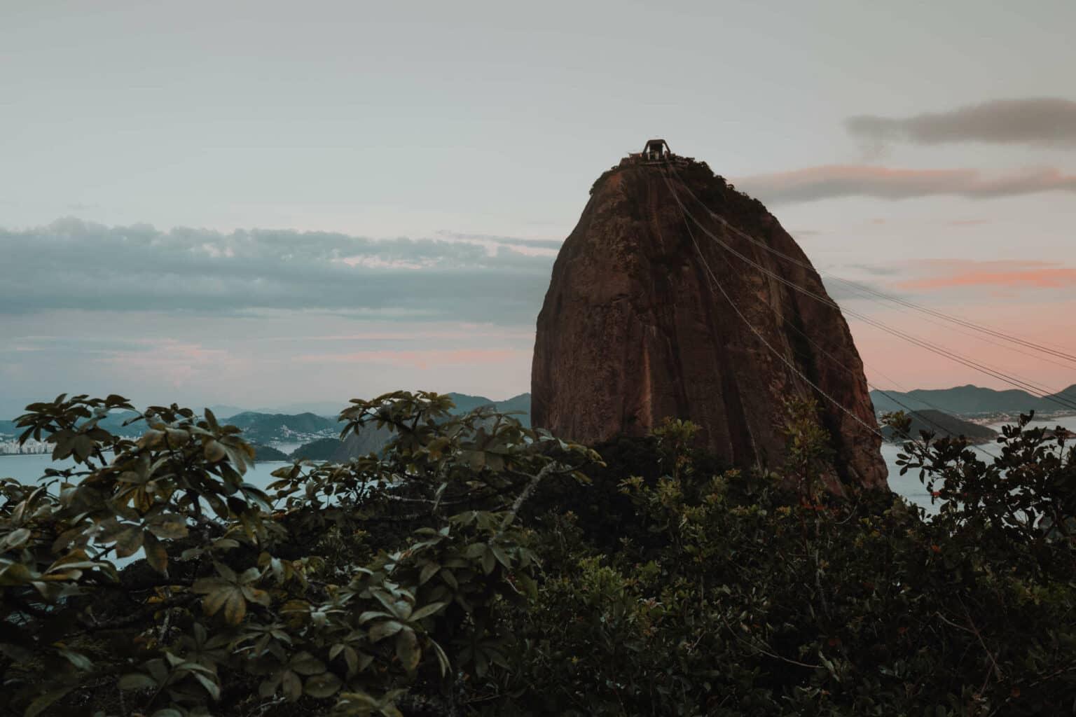 El Pan de Azúcar al atardecer.